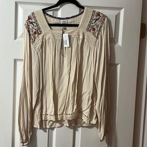 NWT Knox Rose long sleeved crepe shirt. Size Large